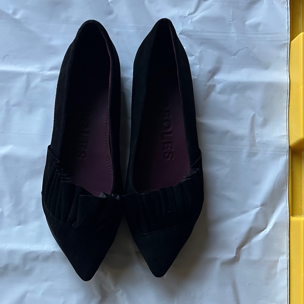 AEROSOLES Black Pointed Toe Flats with Pleated Bow